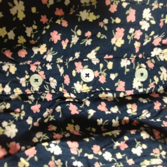 Hollister floral skirt - Picture 2 of 3